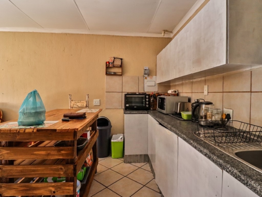 To Let 1 Bedroom Property for Rent in Geelhoutpark North West